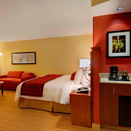 Courtyard By Marriott Madison East Ξενοδοχείο Δωμάτιο φωτογραφία