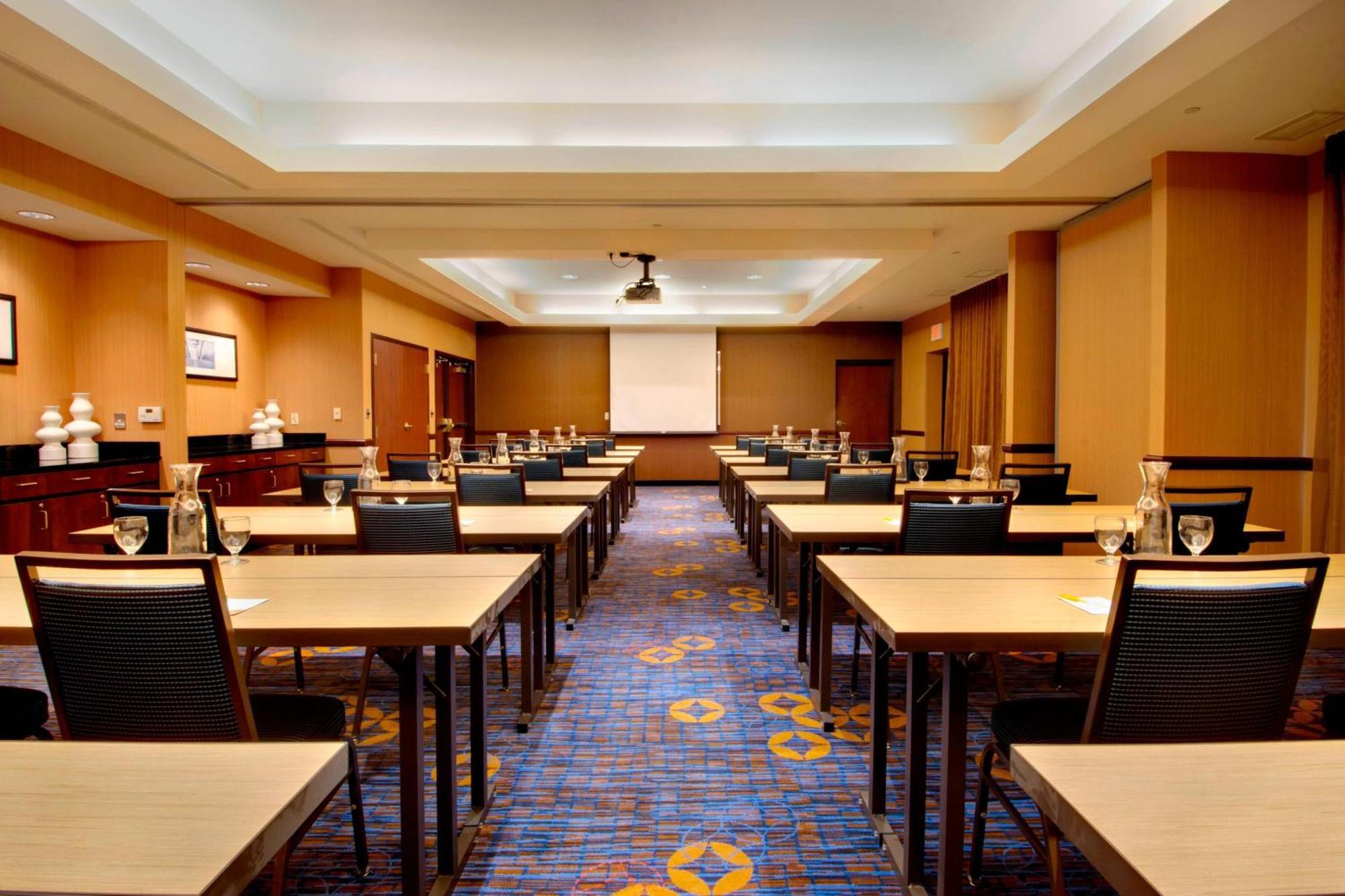 Courtyard By Marriott Madison East Ξενοδοχείο Εξωτερικό φωτογραφία