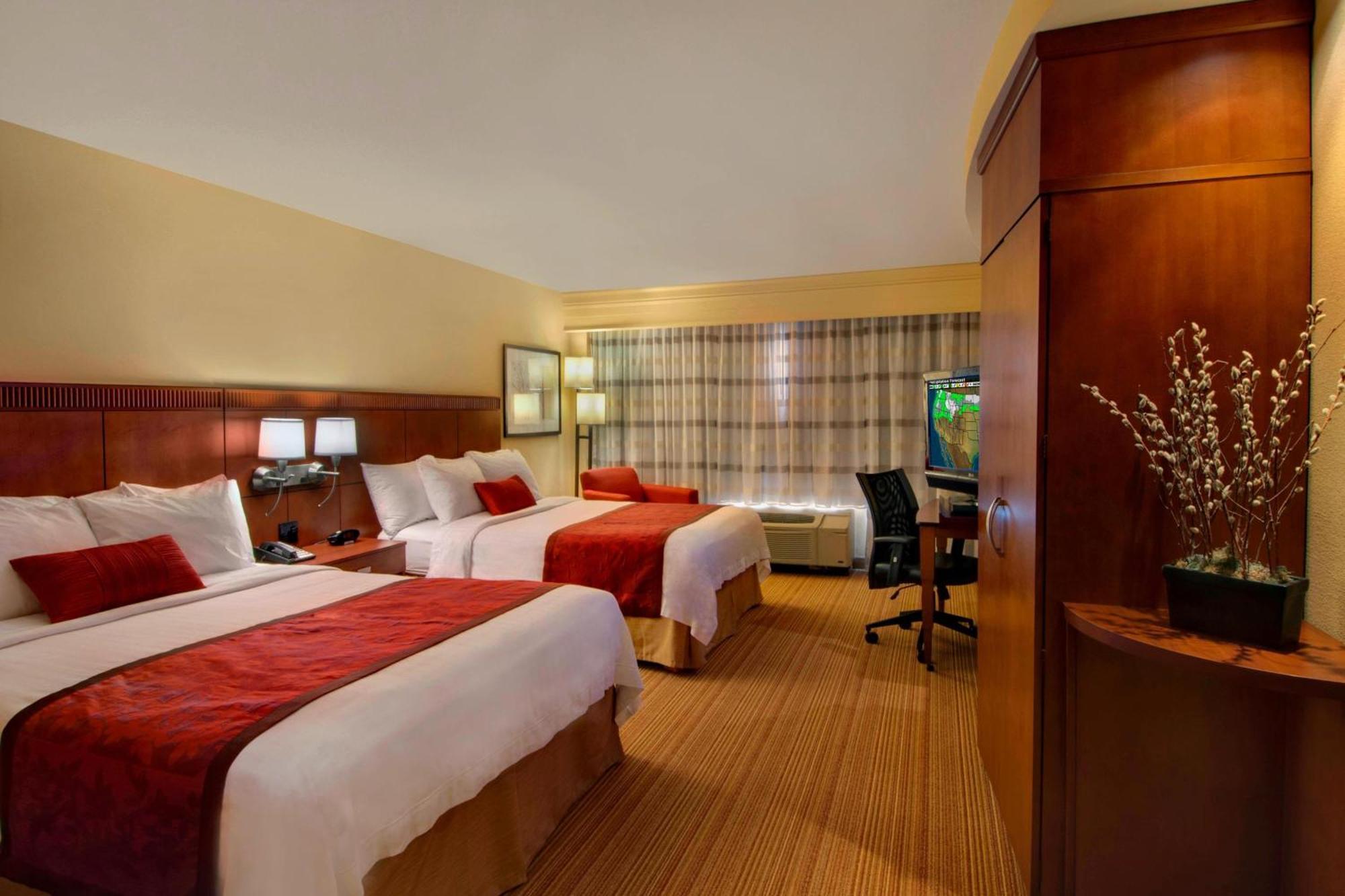 Courtyard By Marriott Madison East Ξενοδοχείο Εξωτερικό φωτογραφία