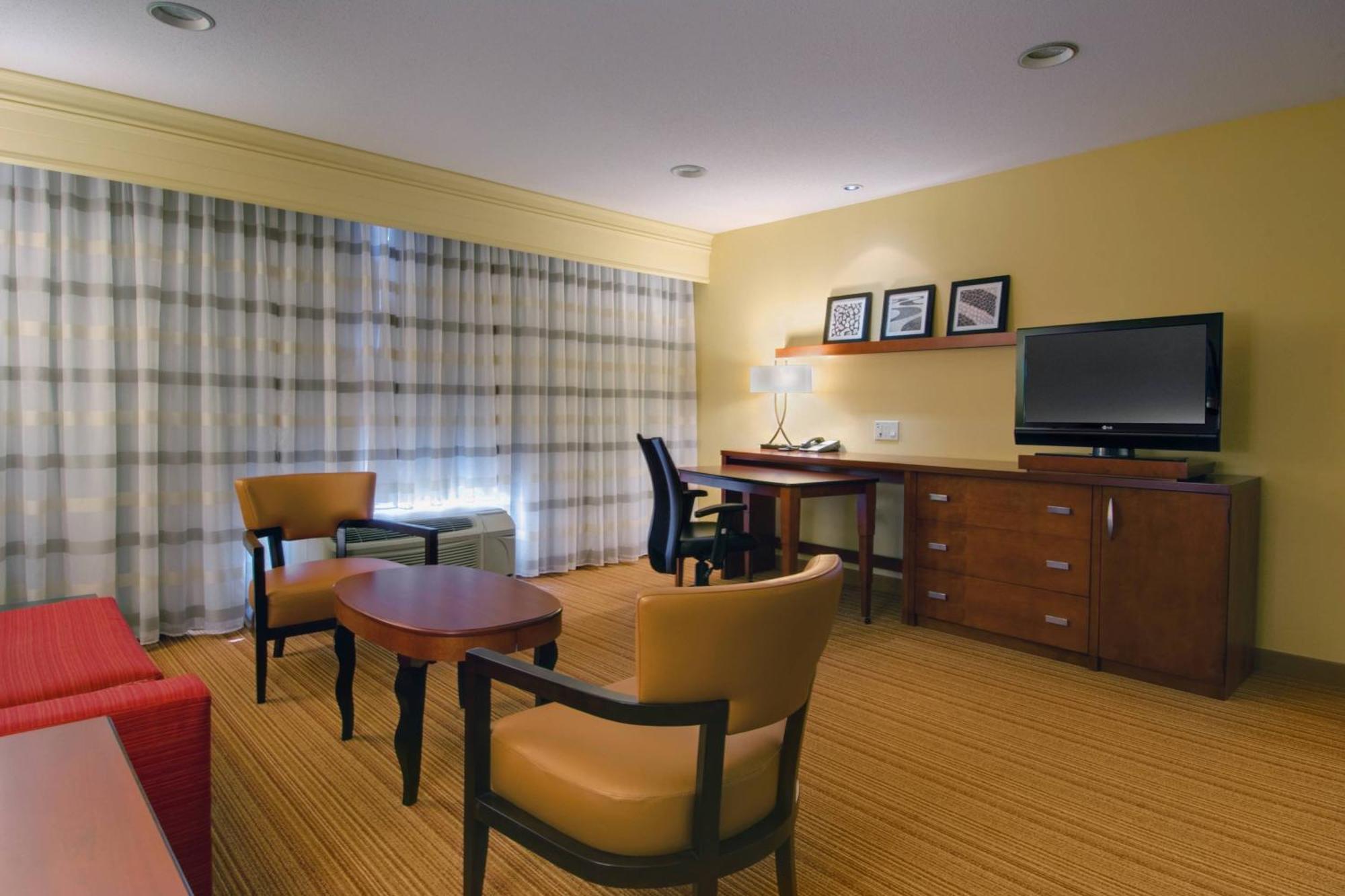 Courtyard By Marriott Madison East Ξενοδοχείο Εξωτερικό φωτογραφία