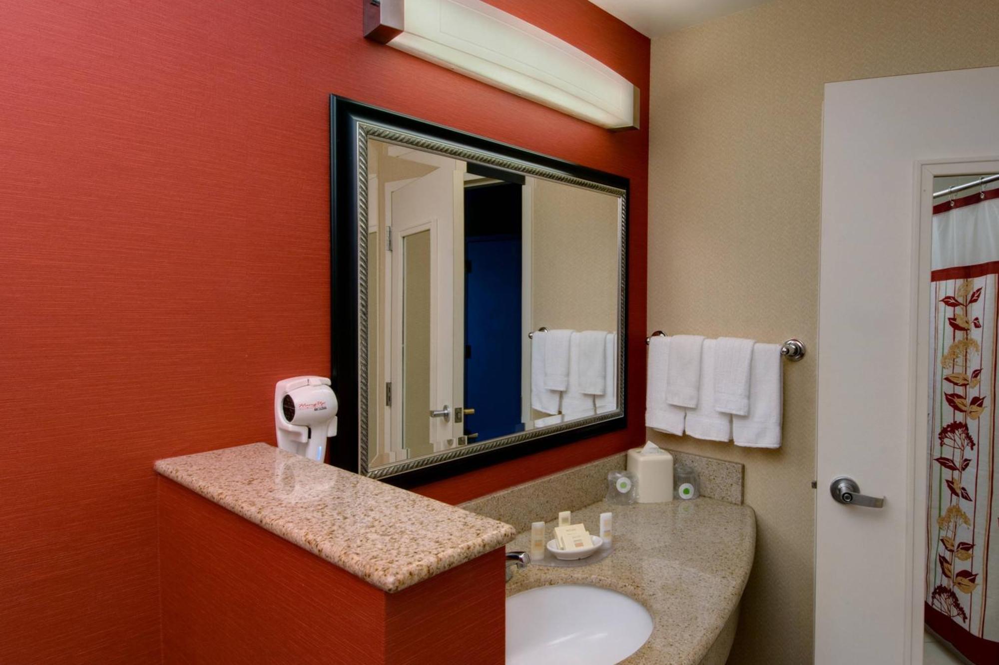 Courtyard By Marriott Madison East Ξενοδοχείο Εξωτερικό φωτογραφία