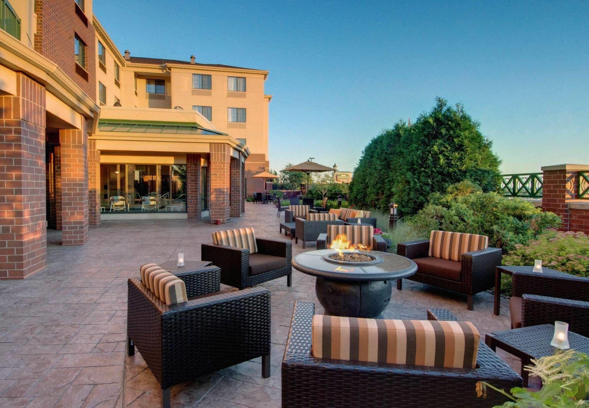 Courtyard By Marriott Madison East Ξενοδοχείο Εξωτερικό φωτογραφία