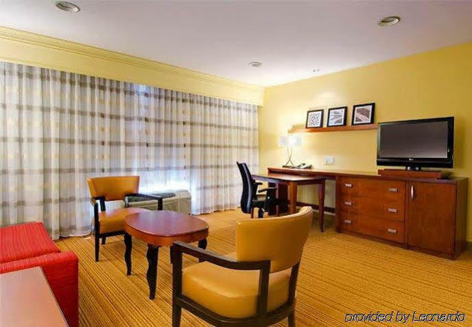 Courtyard By Marriott Madison East Ξενοδοχείο Εξωτερικό φωτογραφία